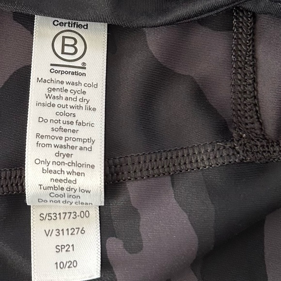 Athleta Ultimate Camo 7/8 Tight Gym Run Studio Training Stash Pocket Legging XS - Picture 10 of 10